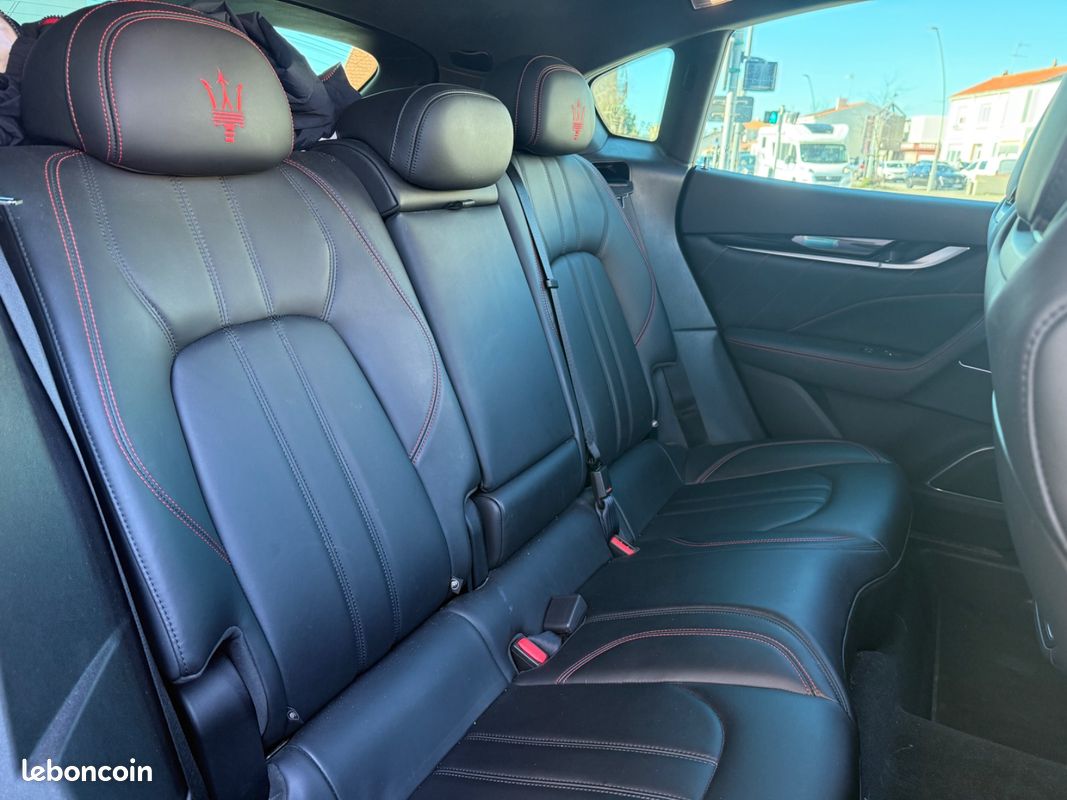 MASERATI LEVANTE 3.0 V6 Bi-Turbo 350 Q4 GranSport (image 41)