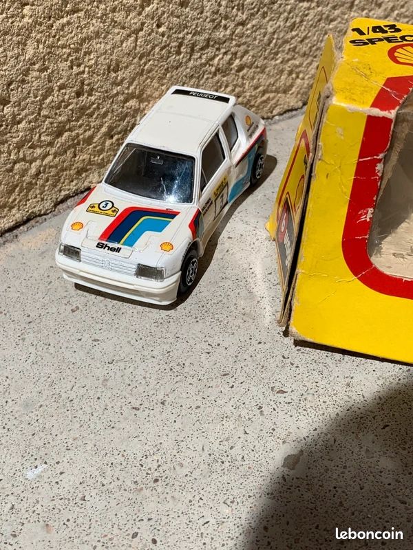 Burago Peugeot 205 turbo 16 collection schell (image 4)