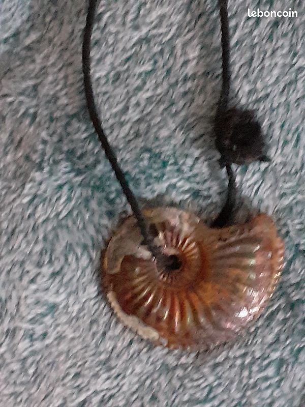 Beau faucilles monté en collier (image 1)