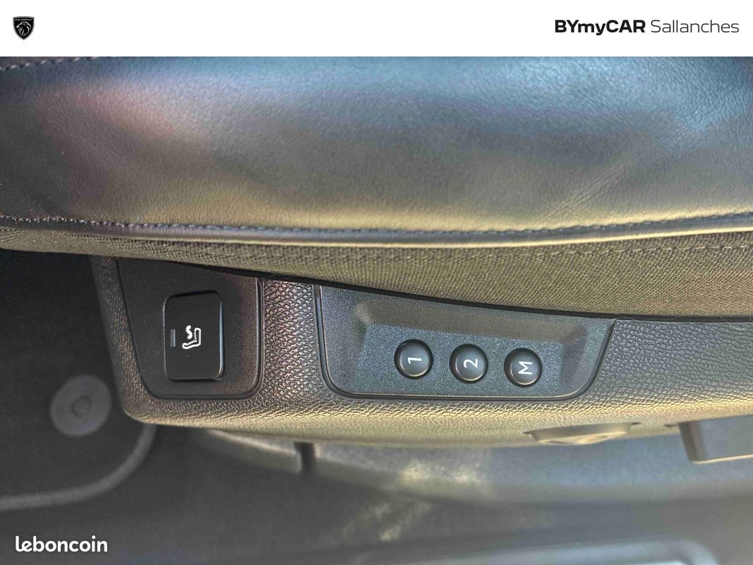 PEUGEOT 3008 Hybrid4 300 e-EAT8 GT Pack (image 25)