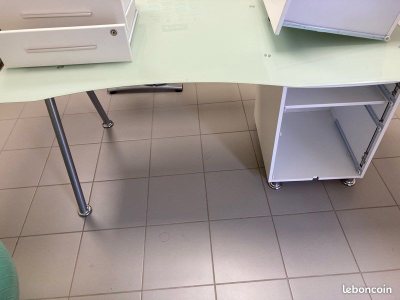 Bureau don (image 1)
