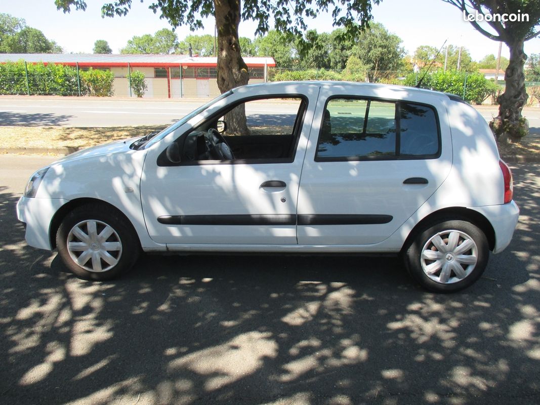 Renault CLIO II CAMPUS 1.5 DCI 65CH AUTHENTIQUE 5P (image 7)