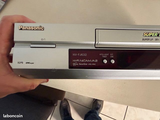 MAGNÉTOSCOPE PANASONIC NV-W1 WORD WIDE VIDÉO VHS - EN PANNE