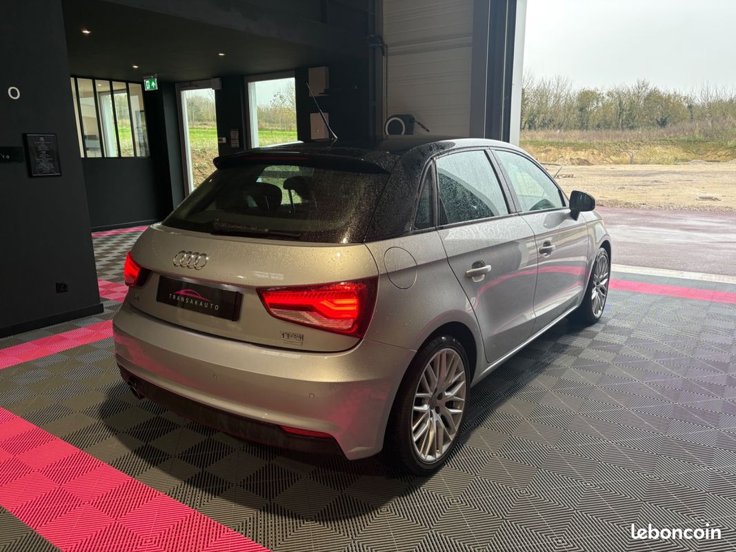 AUDI A1 SPORTBACK 1.0 TFSI ultra 95 S tronic 7 Midnight Series / JANTES 17 / PHARES AUTOMATIQUES (image 6)