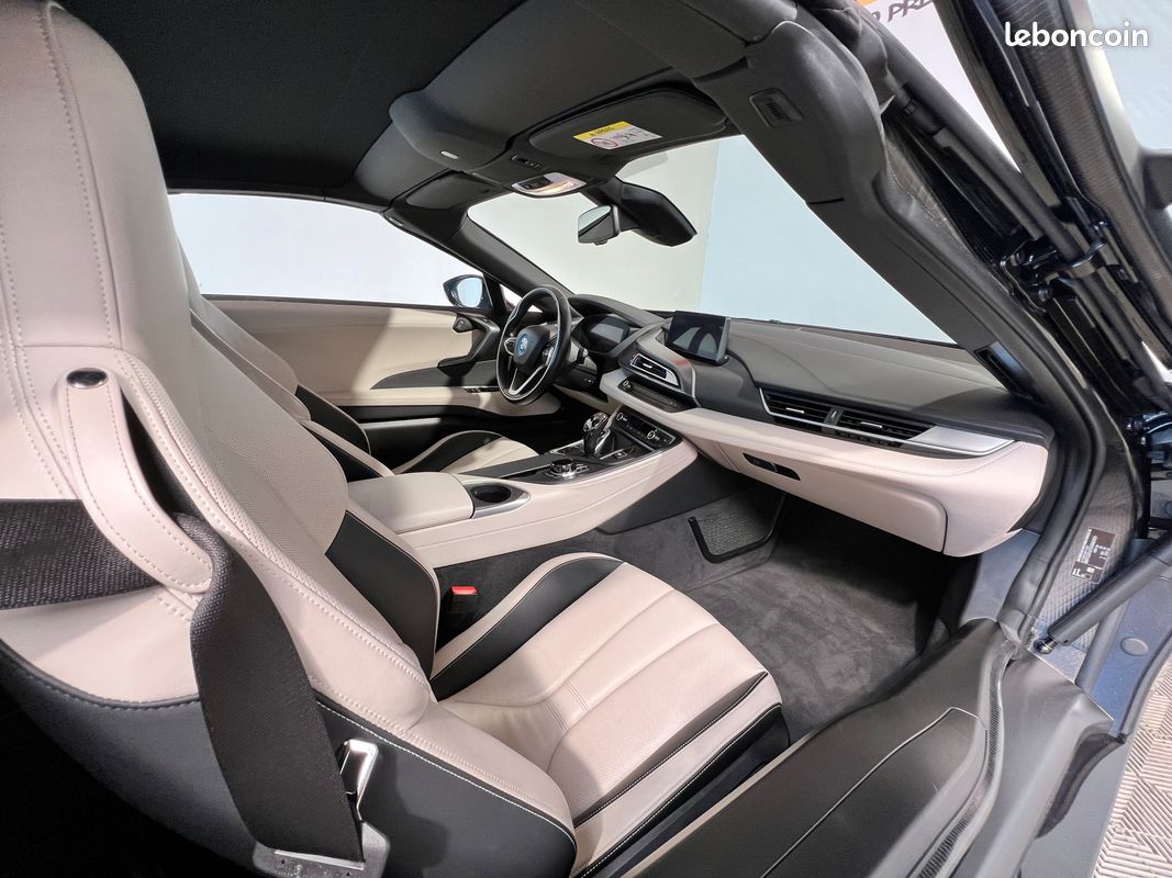BMW i8 𝗿𝗼𝗮𝗱𝘀𝘁𝗲𝗿 374 cv ( visio et livraison possible ) (image 5)