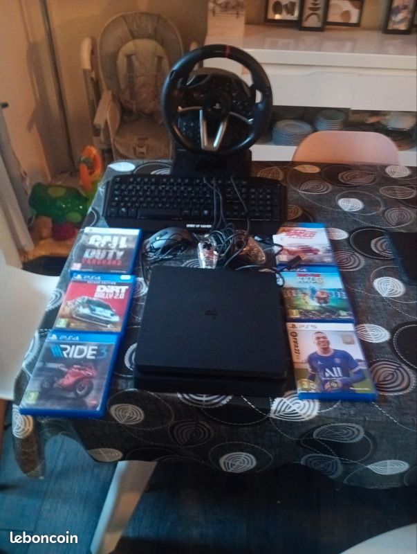 Ps 4 slim (image 1)
