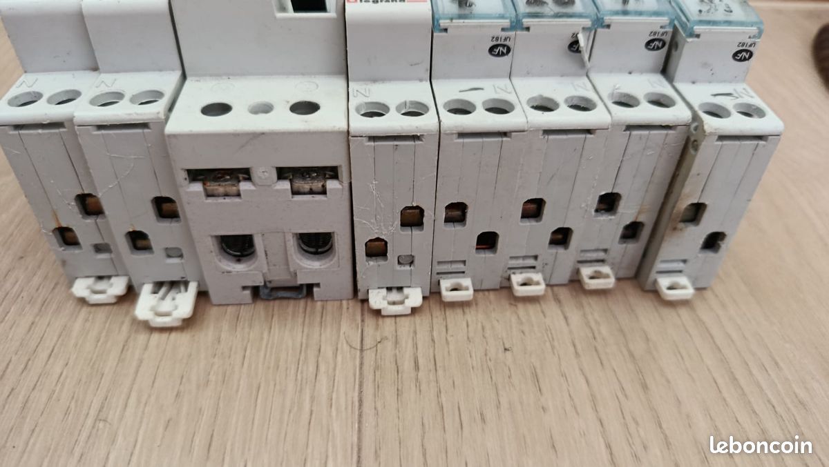 Lot De Disjoncteurs – 2x C16 + 1x C10 + 1x C20, 230V, Marque Alternative Electronic, Neufs
