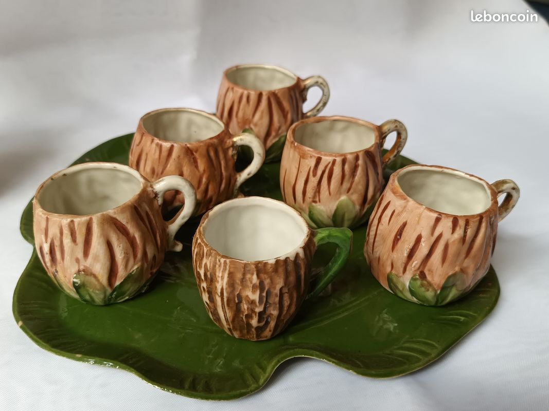 Service à liqueur ancien, forme NOIX en porcelaine (Carafon + 6 tasses + plateau) (image 3)