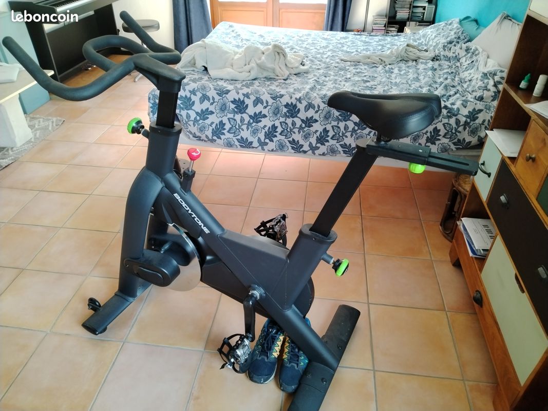 Vends A saisir vélo d'appartement haut de gamme (image 2)