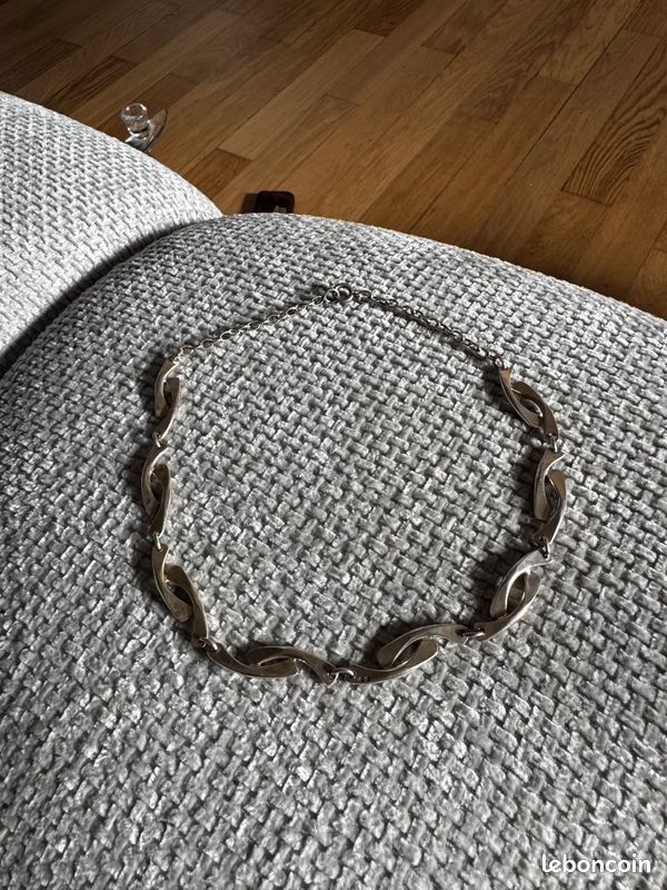 Collier Ras Du Cou Argenté Massif - Longueur 36-40 Cm, Occasion Très Bon état