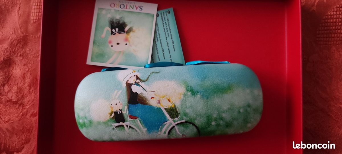étui à lunettes et porte clés pendentif santoro neuf.Pas d'envoi (image 1)