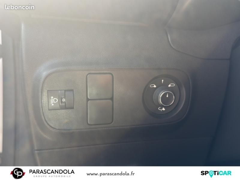 Citroen C3 1.2 PureTech 83ch S&S C-Series 123g (image 13)