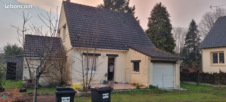 À louer maison trois grandes chambres un bureau