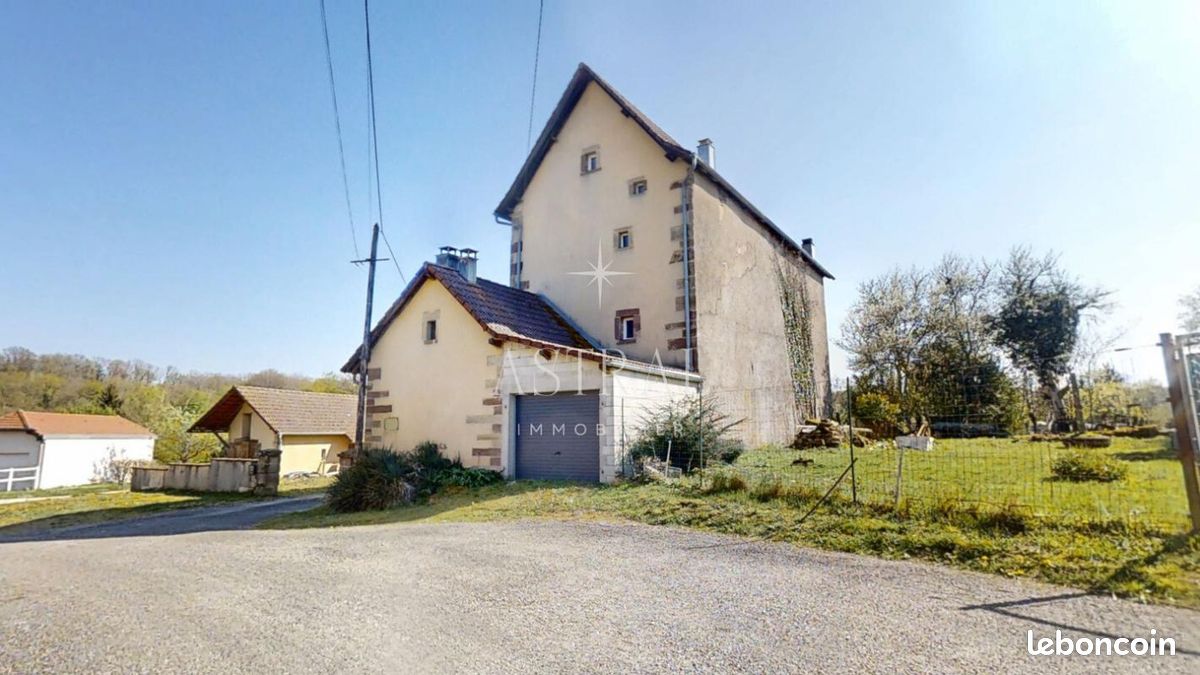Maison 11 pièces 209 m² · à Lomont · 209 m² · 140 000 €