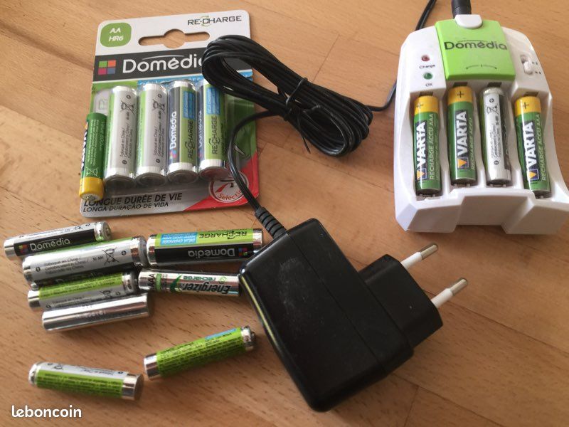 Chargeur piles et piles (image 1)