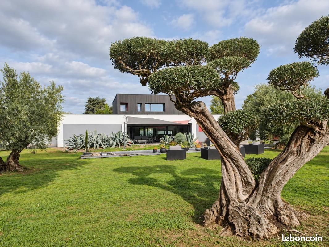 Maison 10 pièces 270 m² · à Fontenay-le-Comte · 270 m² · 745 000 €