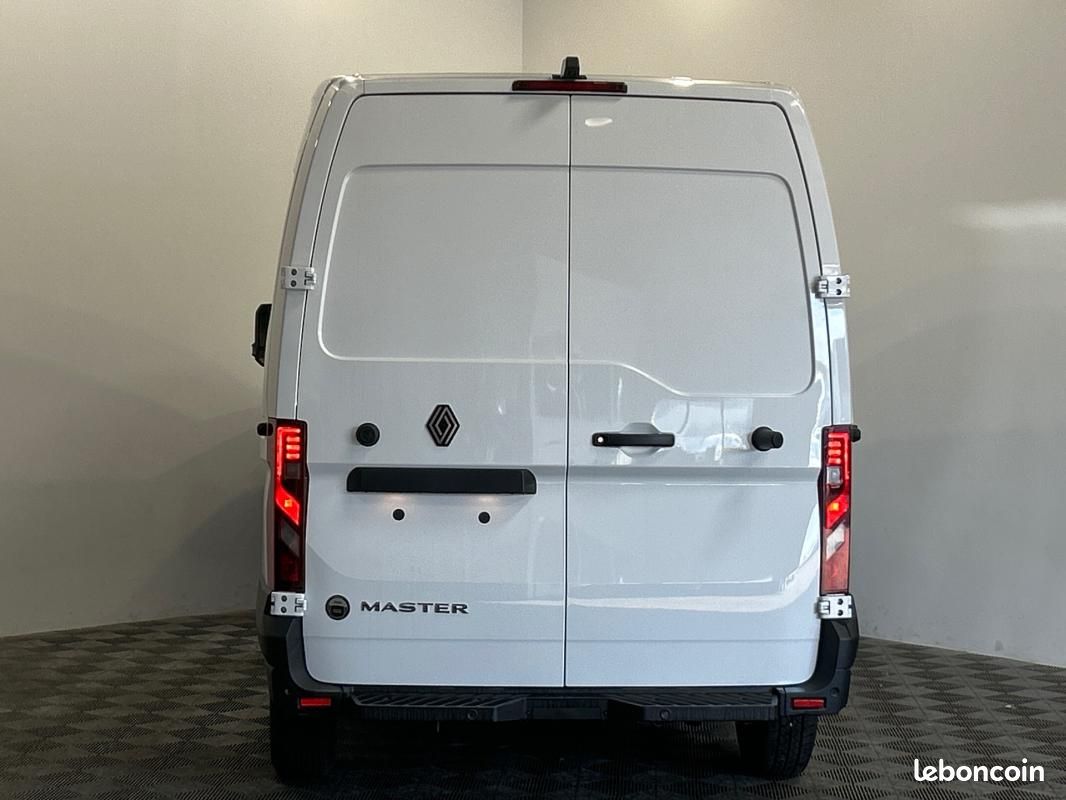 Renault Master FOURGON FG BLUE DCI 150 L2H2 3T5 TR ADVANCE (image 8)