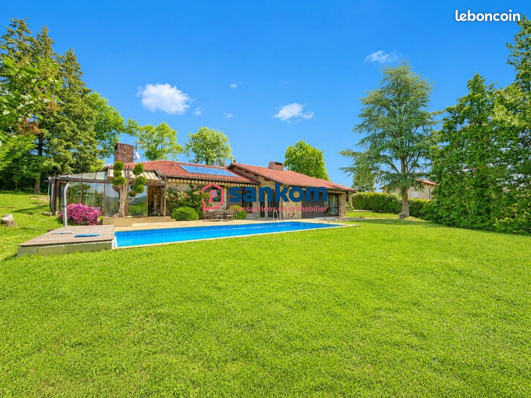 Maison 7 pièces 221 m² · à Coubon · 221 m² · 469 000 €