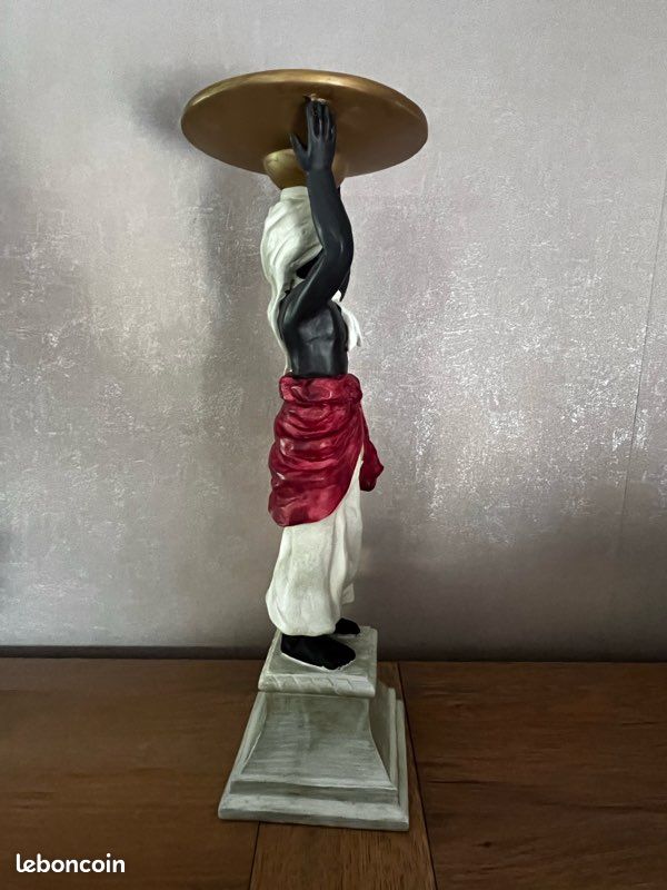 Figurine Bougeoir en Résine – Homme en Tenue Traditionnelle Africaine (image 7)