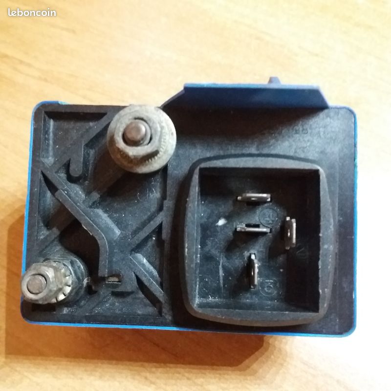 Main tenant une loupe Détecter et analyser Objectif ou loupe | Vecteur Main tenant une loupe Détecter et analyser Objectif ou loupe | Vecteur