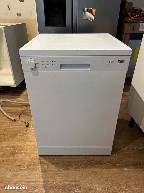 Lave-vaisselle Beko DFN113 (image 1)