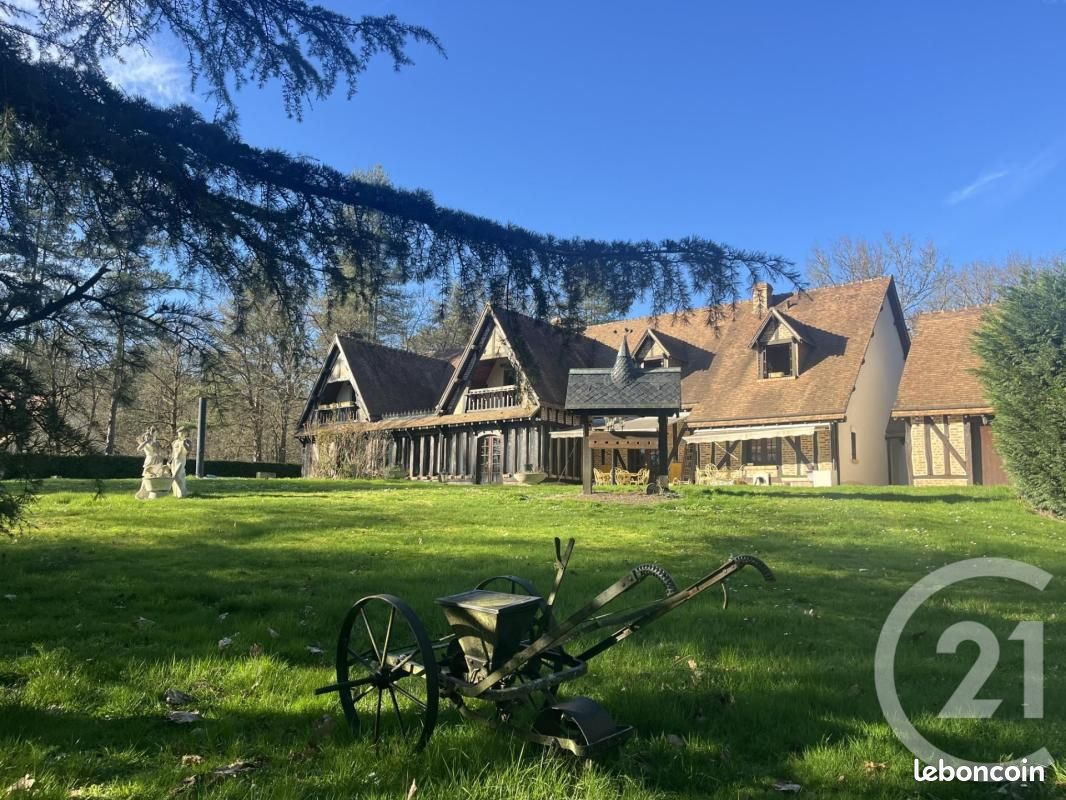 Maison 6 pièces 345 m² · à La Ferté-Saint-Cyr · 345 m² · 682 500 €