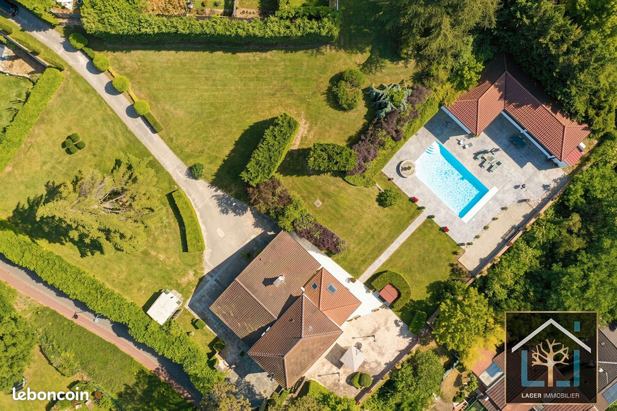 Maison 10 pièces 350 m² · à Beynost · 350 m² · 840 000 €