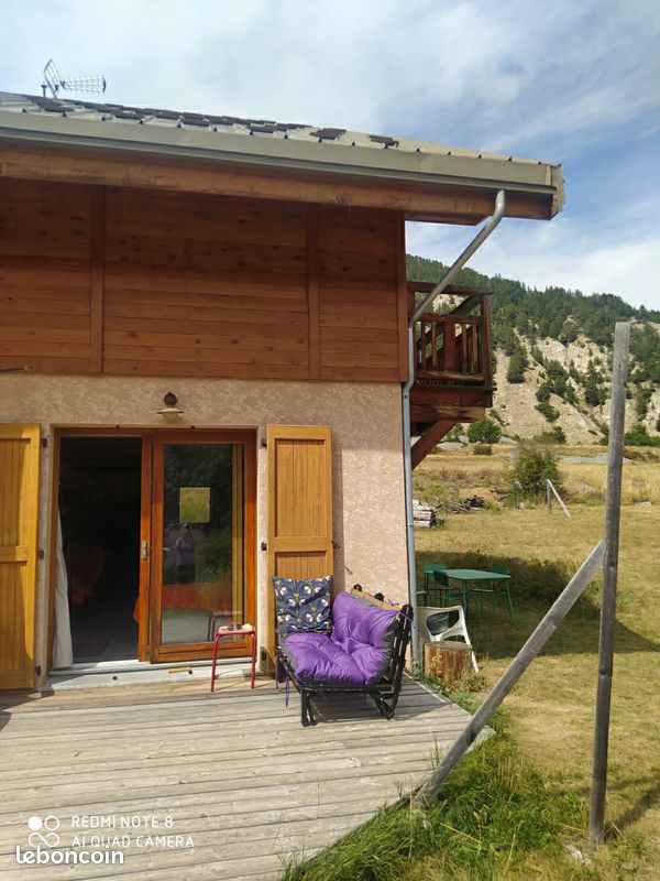 Maison type chalet au calme avec terrasses et jardins (image 4)