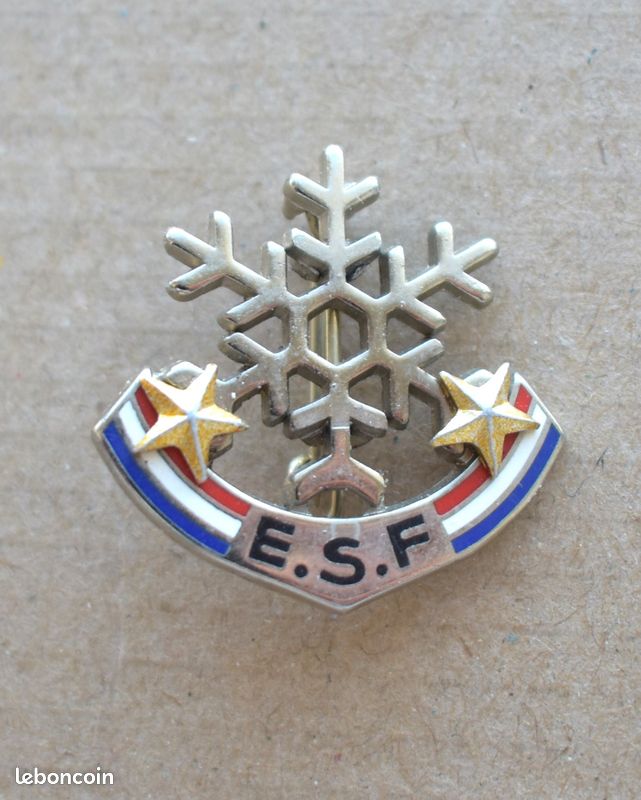 Pin's Ski Avoriaz Village Des Enfants – Insigne Email Vintage Sport D'Hiver
