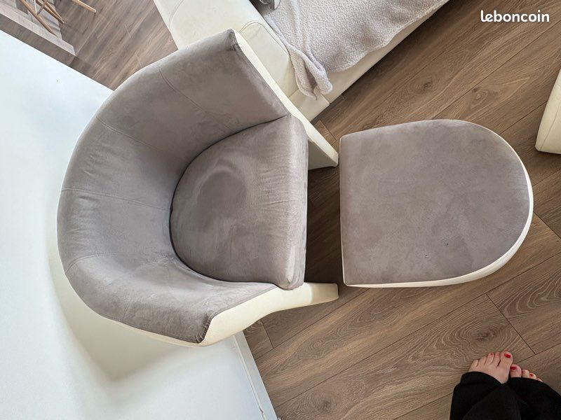 Grand canapé d’angle + fauteuil, poufs et coussins (image 2)