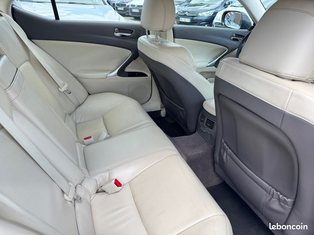 Lexus is200 (image 9)