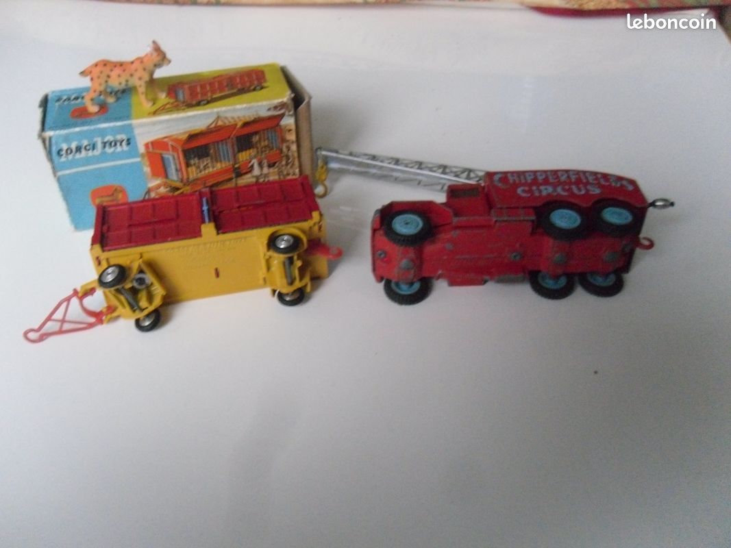 Lot De 2 Véhicules Corgi Circus Chipperfieds – Épaves Pour Pièces Détachées