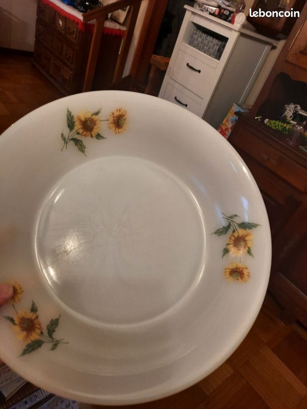 Plat creux motif fleuri - n°6E (image 1)