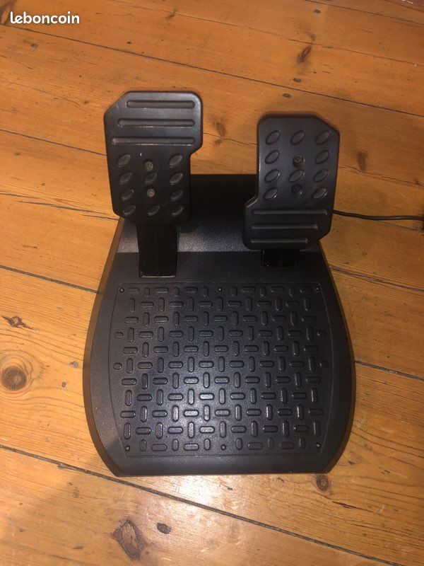 Volant Thrustmaster T150 + pédalier (image 3)