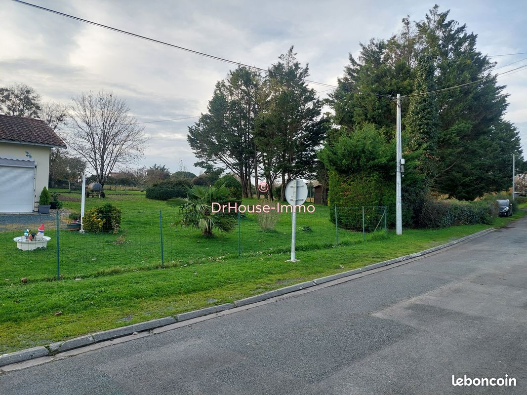 Terrain 633 m² · à Pisany · 633 m² · 54 000 €