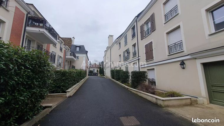 https://img.leboncoin.fr/api/v1/lbcpb1/images/b3/11/de/b311de06c4c1d4a67a99e153b8503231d830f12a.jpg?rule=ad-image