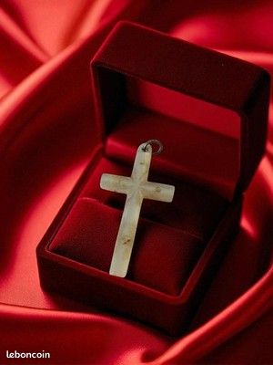 Pendentif Croix En Nacre Vintage - Bijou Religieux Catholique Ancien - Occasion - Origine France