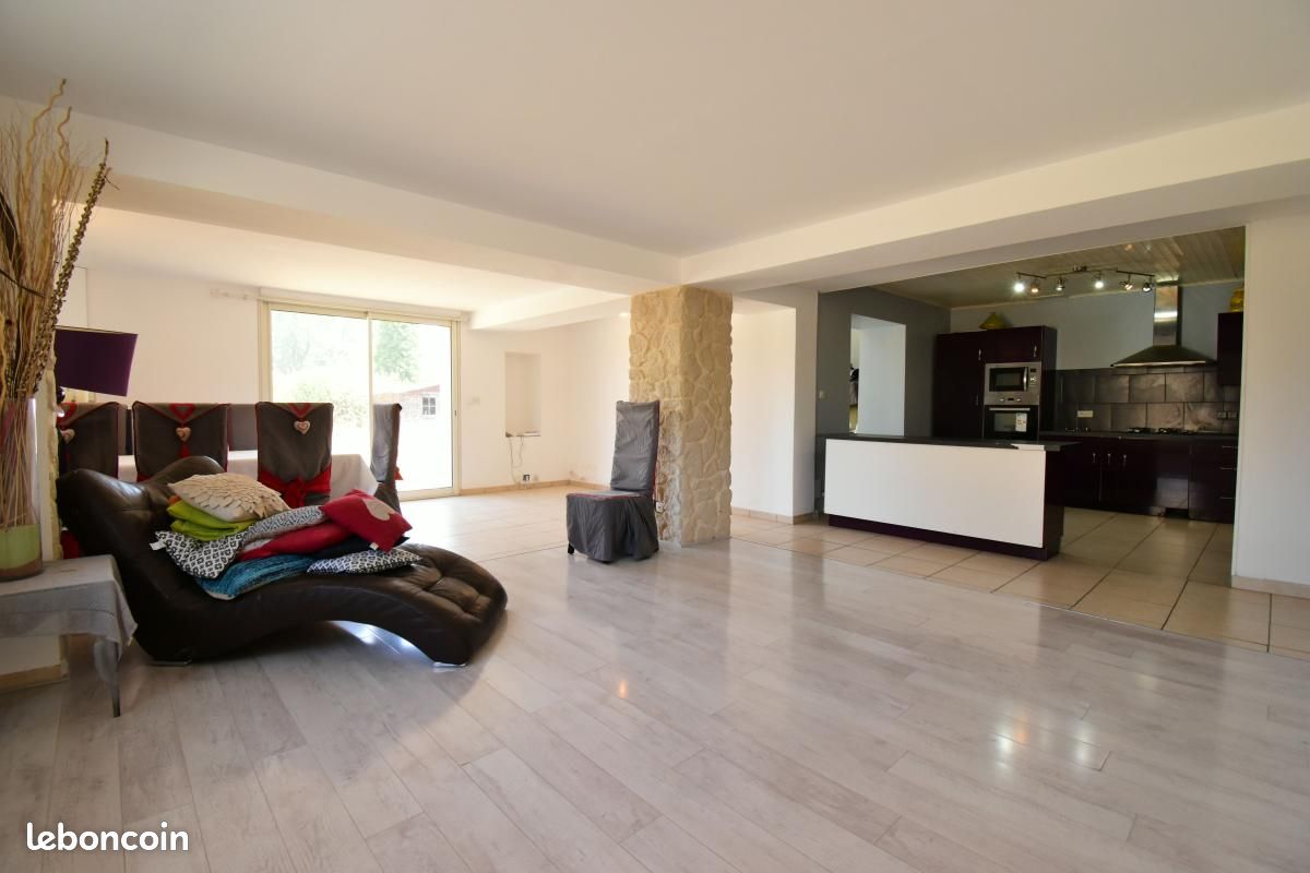 Maison 5 pièces 201 m² · à Bourg-lès-Valence · 201 m² · 215 000 €