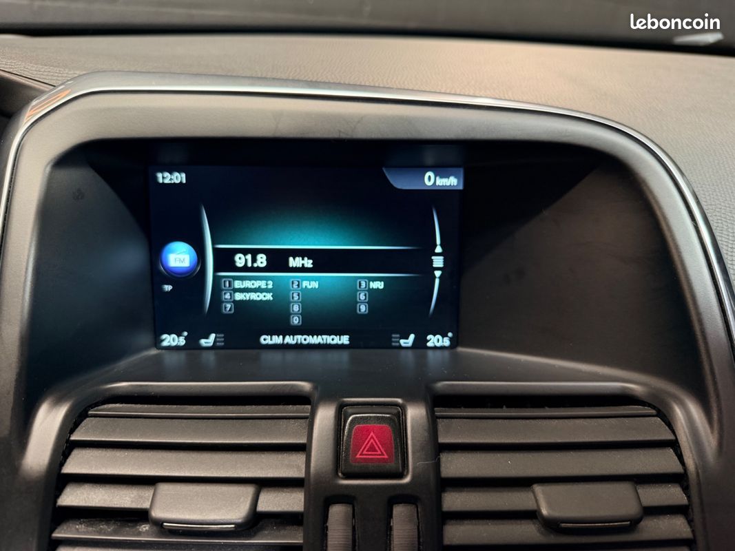 Volvo xc60 d4 190ch xenium + pack r-design-historique volvo-toit ouvrant-régulateur adaptatif-sièges elec (image 31)