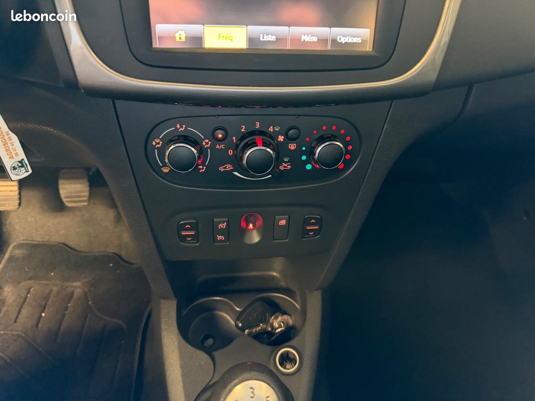 DACIA LOGAN MCV TCe 90 Ambiance / Ecran / Régulateur et limiteur de vitesse / Distribution / (image 16)