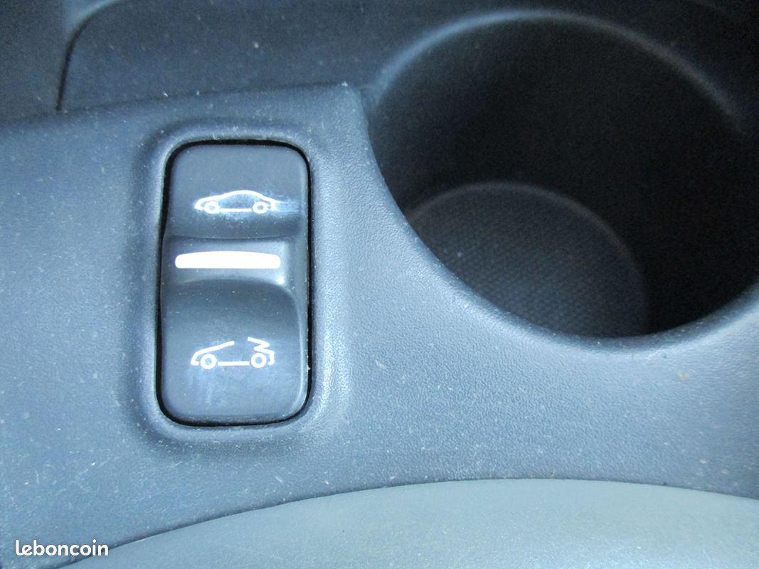 Renault MEGANE III CC 1.5 DCI 110CH FAP DYNAMIQUE ECO² (image 21)