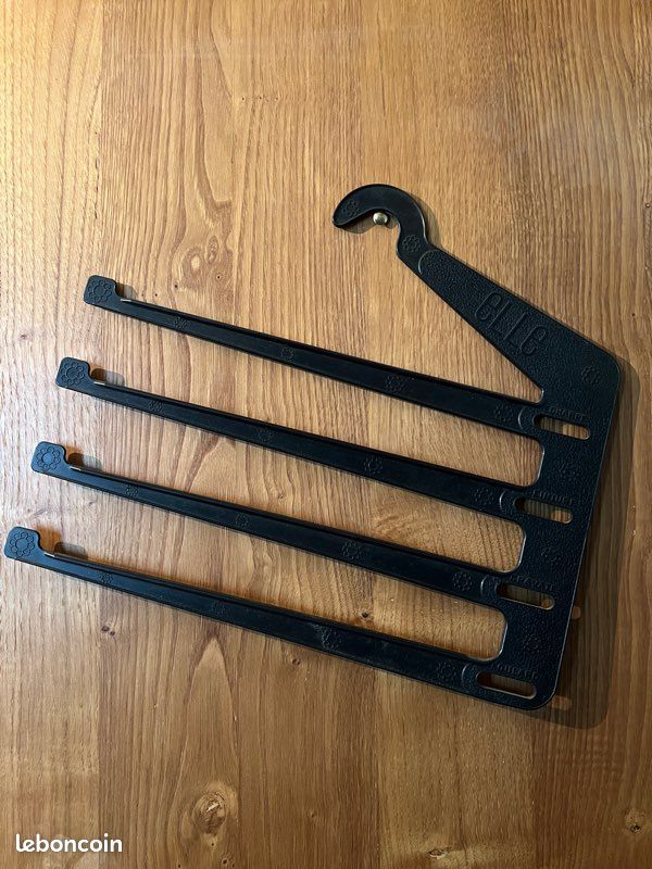 Lot De 200 Cintres Ovales En Plastique Noir Pour Écharpes, Cravates Et Accessoires - Gain De Place