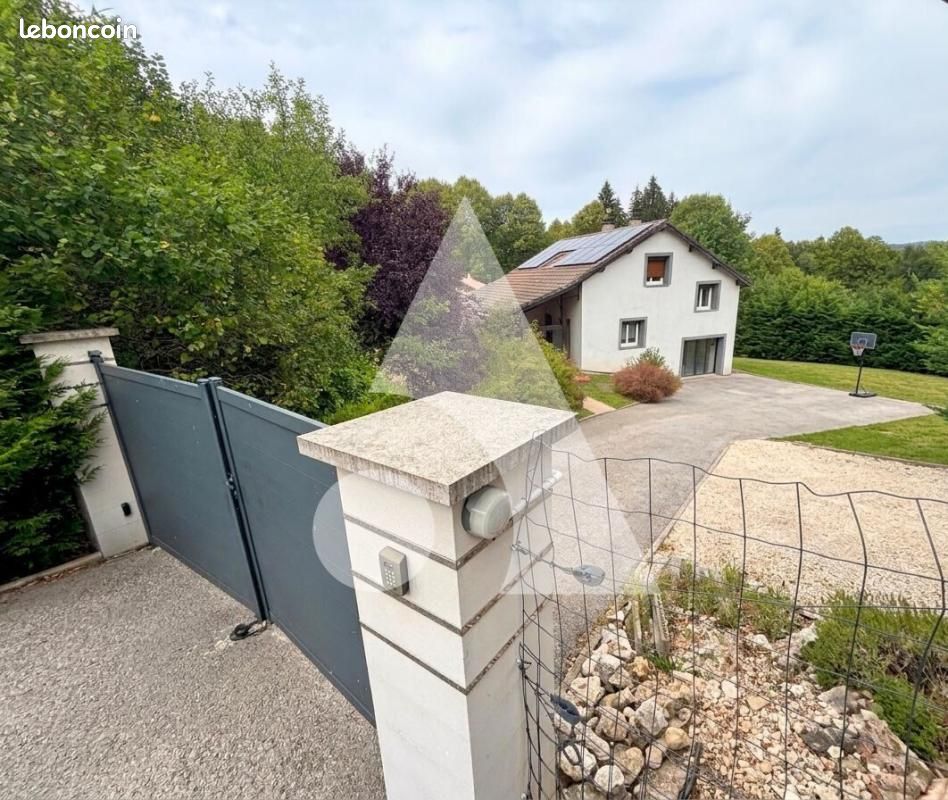 Maison 5 pièces 130 m² · à Le Poizat-Lalleyriat · 130 m² · 349 000 €