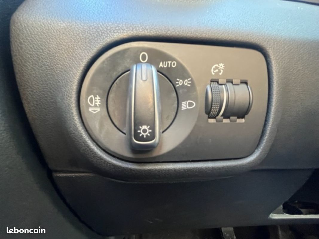 AUDI A1 A1 1.0 TFSI 95 ultra Metropolitan (image 21)