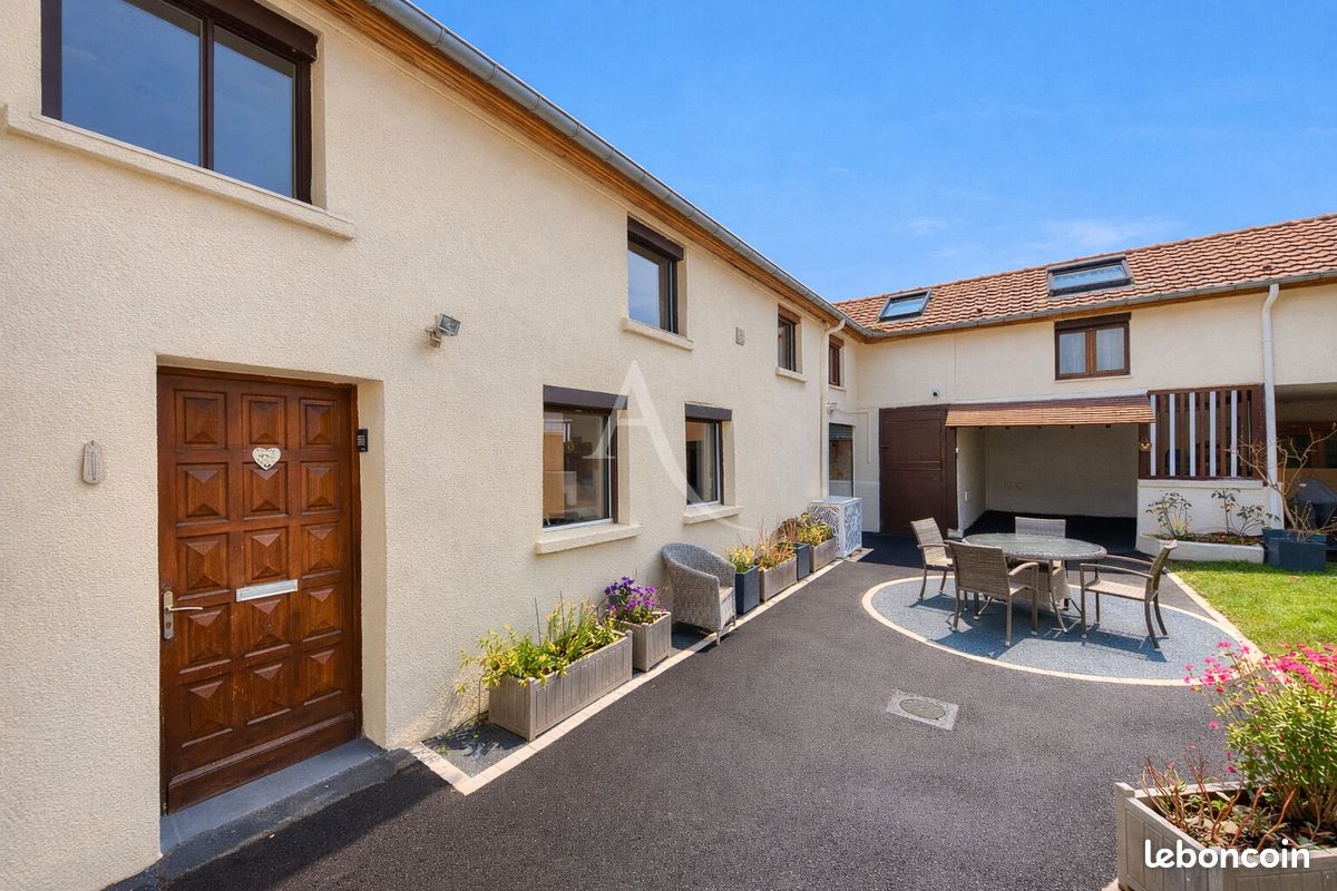 Maison 9 pièces 143 m² · à Noisiel · 143 m² · 385 000 €
