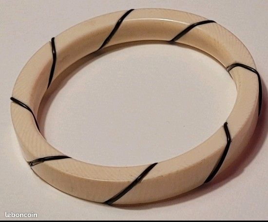 Bracelet Jonc En Bois Massif Vintage - Modèle Occasion - Style Ethnique Ou Naturel