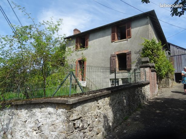 Maison de village avec terrain et dépendances