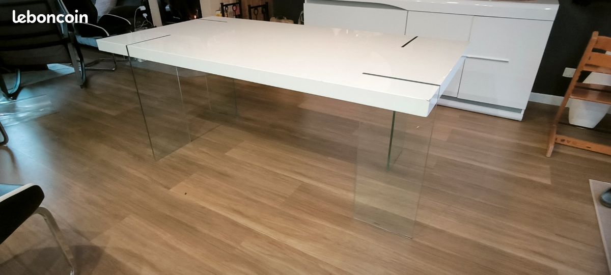 Table de salle (image 1)