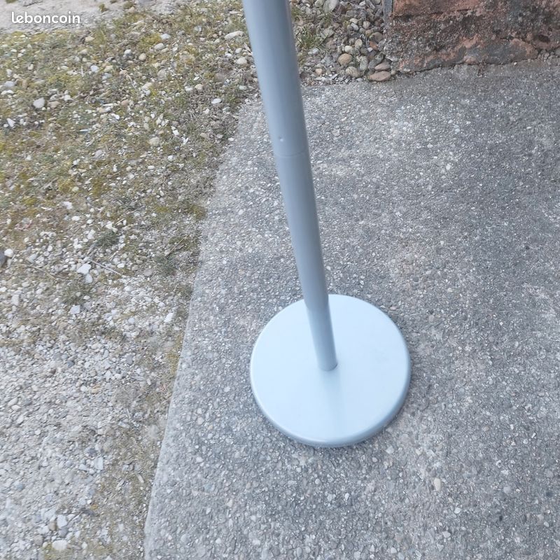 Porte manteau sur pied en aluminium (image 3)