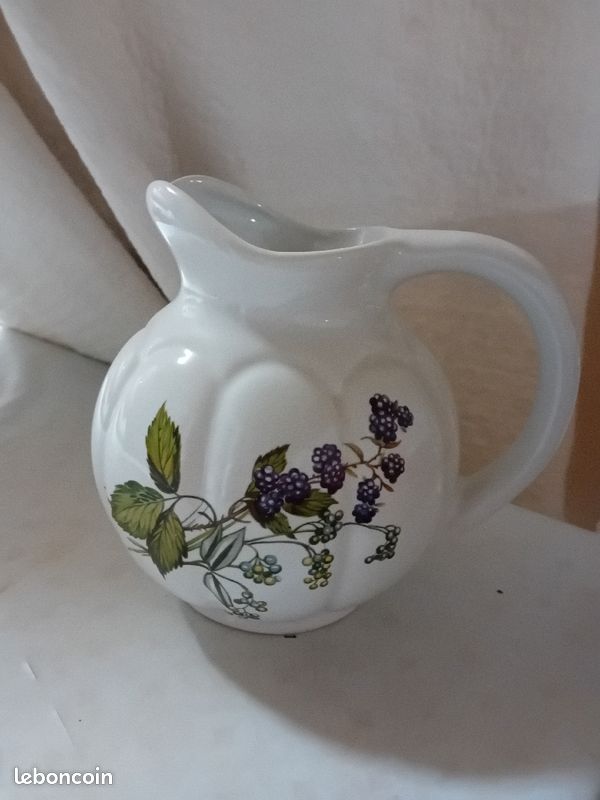 Pichet à eau en porcelaine (image 1)